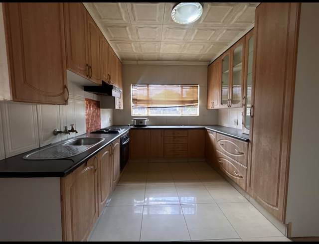 3 BEDROOM HOUSE FOR SALE IN VANDERBIJLPARK CE 4